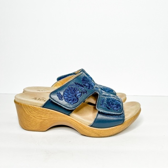 Alegria Blue Leather Floral Embroidered Sandals Size 38 7 Women’s - Picture 1 of 7